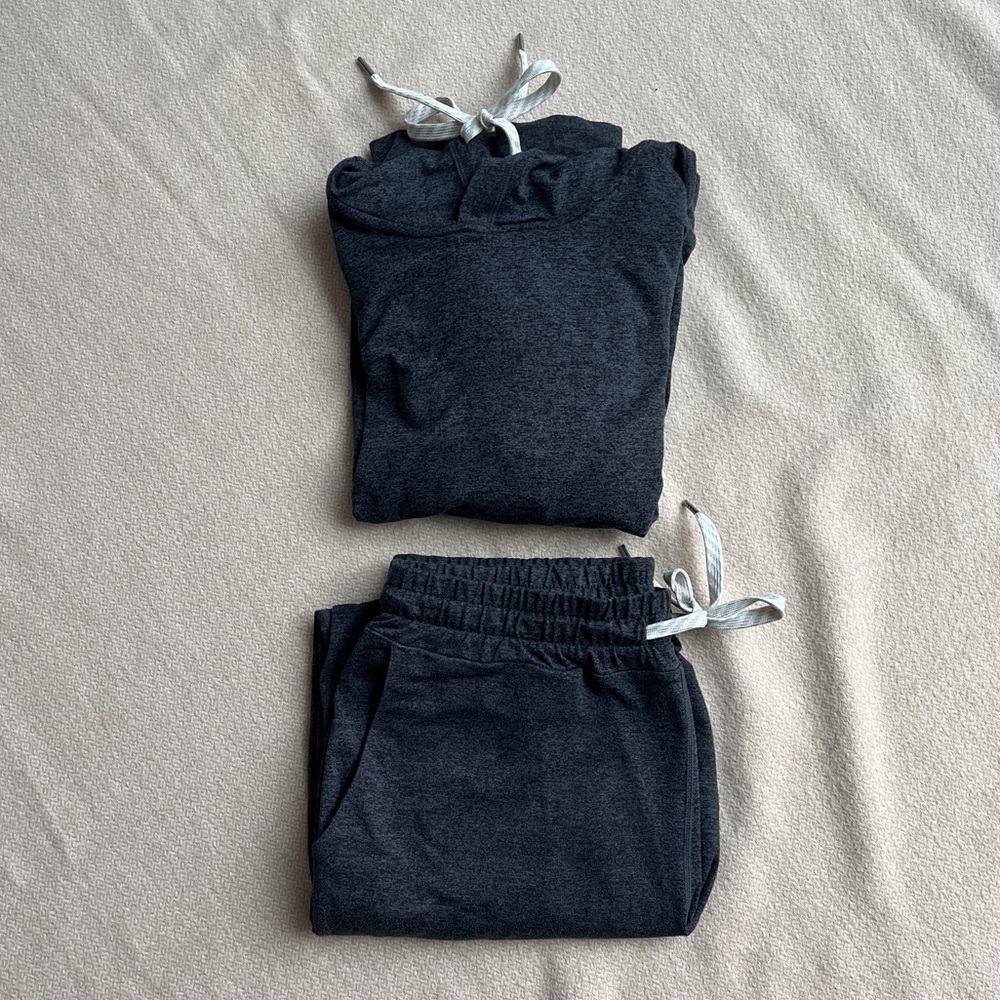 Vuori Performance Jogger Two Piece Set